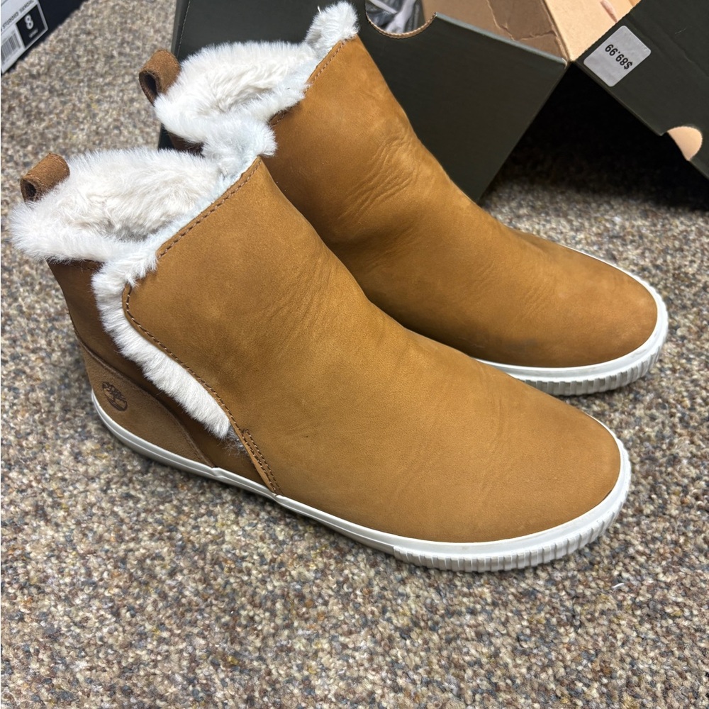 Timberland Brown Leather Boots with White Fur